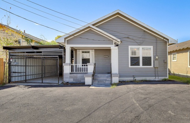 Welcoming Houston Home w/ Patio: 5 Mi to Downtown!