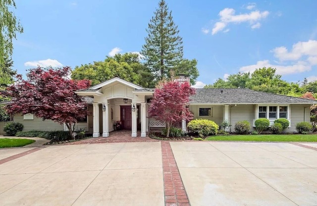 Welcoming Mansion Estate with AC, Pool and Backyard in Menlo Park