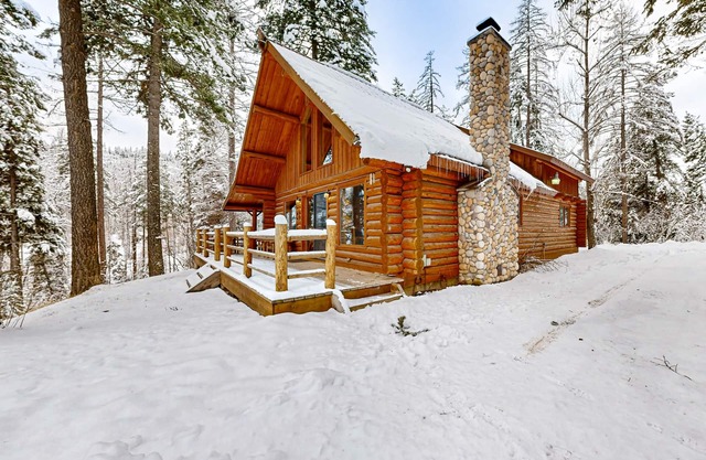 Welcoming & Peaceful Cabin, Easy Access to Lake & Skiing - Dogs OK