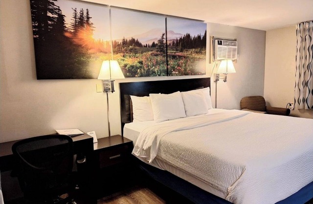 Welcoming Room with Complimentary Tasty Breakfast | Pool Access