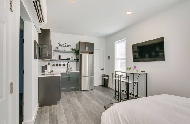 Welcoming Studio ~ 8 Mi to Downtown Cincinnati!