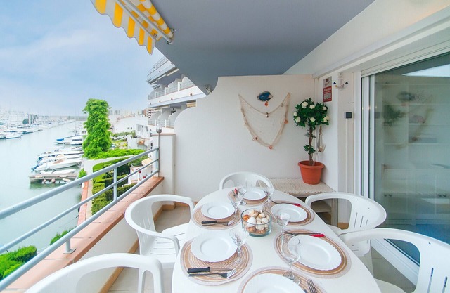 WELCS APARTAMENTO 246 EMP con vistas al canal