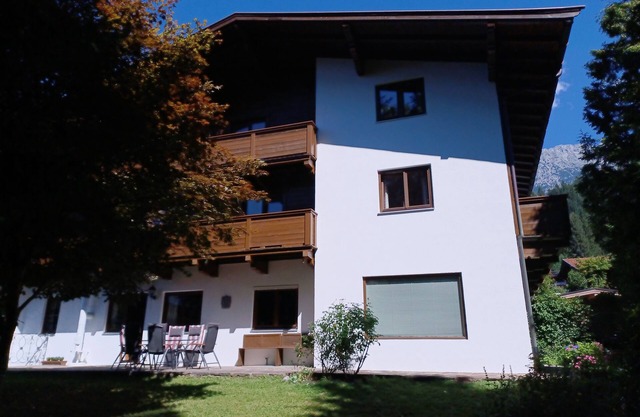 Well-equipped vacation apartment with fireplace for 8 (+2) people