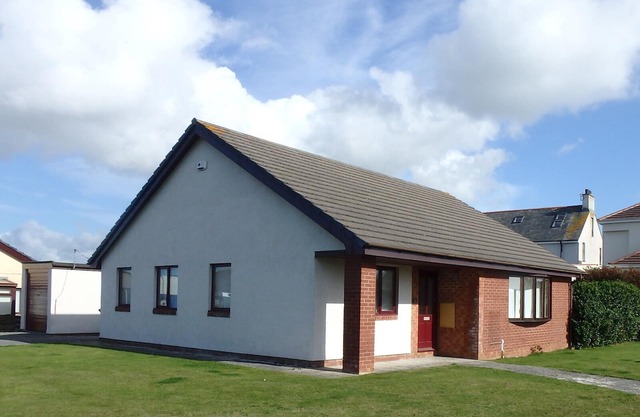 Well equipped family bungalow near beach at Trearddur Bay Anglesey