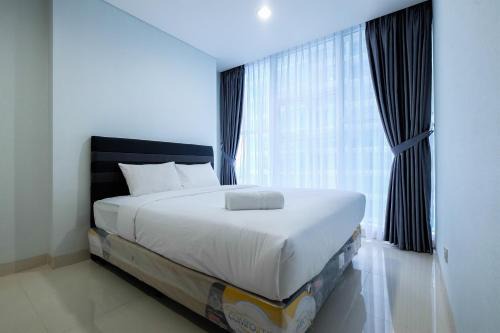 Well Furnished 1BR Brooklyn Alam Sutera Apartment By Travelio
