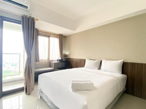 Well Furnished and Cozy Studio at Gateway Park LRT City Jatibening Apartment By Travelio