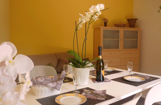 Well-kept FEWO covered terrace 100 mtr to the beach free parking lot