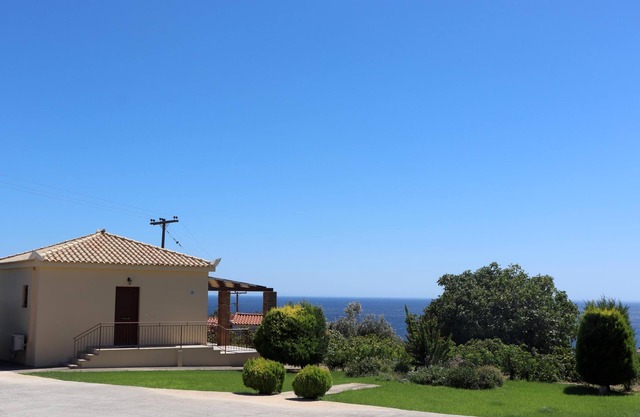 Well-kept, idyllically situated vacation home above the Zaga beach near Koroni i