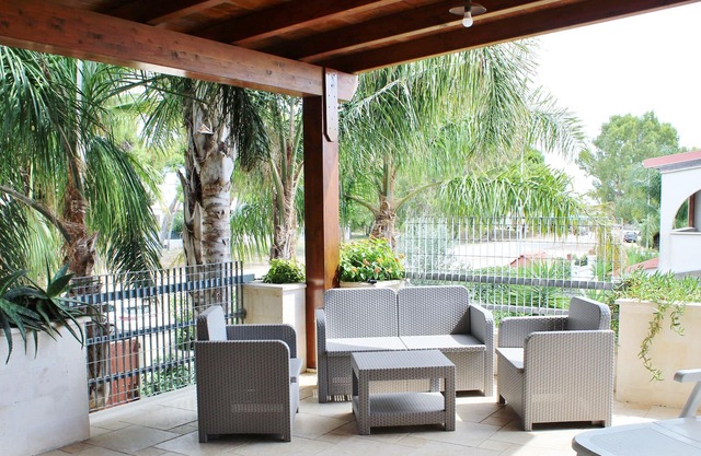 Well maintained apartment under palm trees with large terrace in Lido Spechiolla