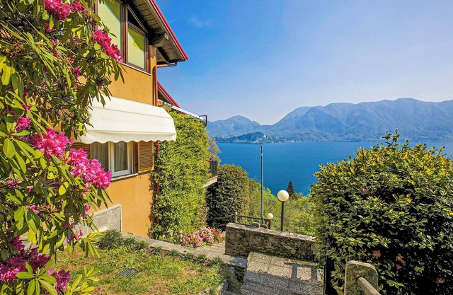 Well maintained apartment in a charming residence above Ghiffa