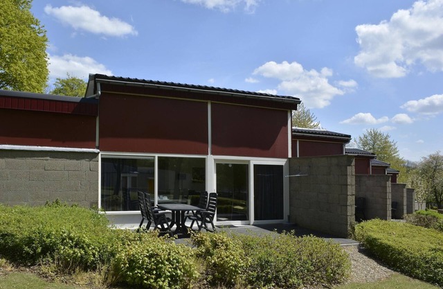 Well-Maintained Bungalow Near Valkenburg