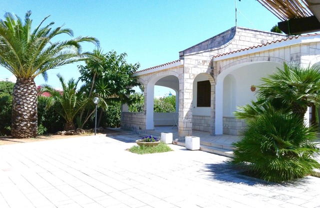 Well maintained house in Mediterranean style, just 450 meters from the sea, 2-6 persons