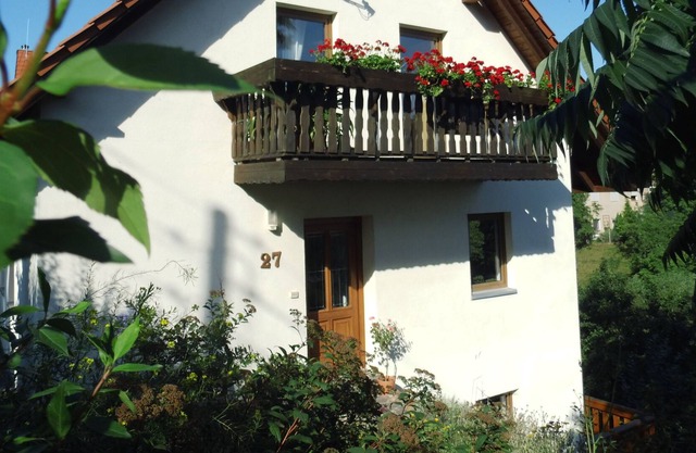 Well maintained, quiet apartment in the green roof with great views