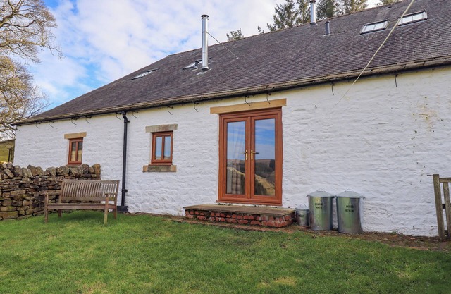 WELLHOPE VIEW COTTAGE, pet friendly, with open fire in Alston