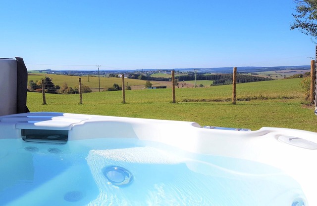 Wellness holiday with dog, heated outdoor whirlpool, sauna, whirlpool tub, WiFi