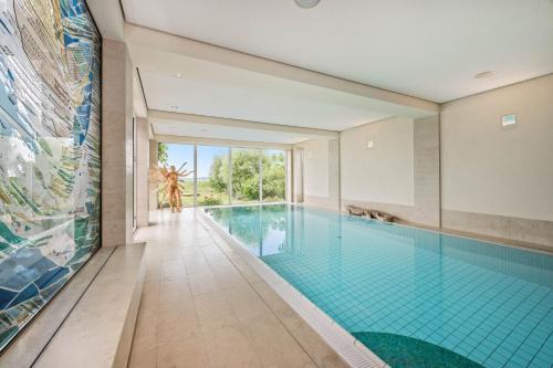 Wellness-Apartment mit Wasserblick, Pool, Sauna & Fitnessbereich