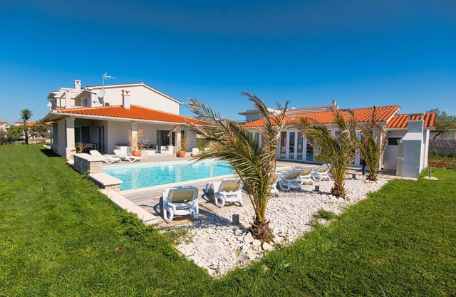 Wellness area,sauna,-Jacuzzi,pool 60 m2, Salt water,quite,air massage in pool