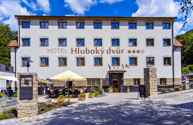 Wellness Hotel Hluboký Dvůr
