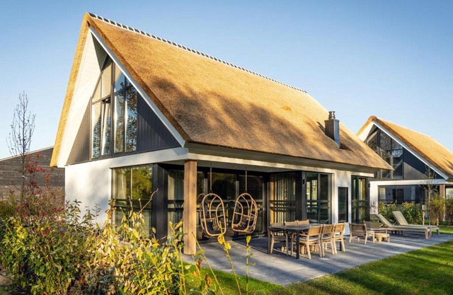 Wellness Villa Stay in Texel