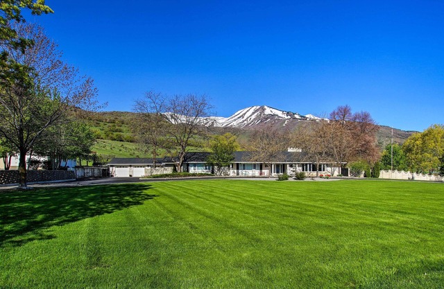 Wellsville House w/Mtn Views & Pickleball Court!