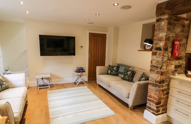 WESCHE COTTAGE, family friendly in Uppingham