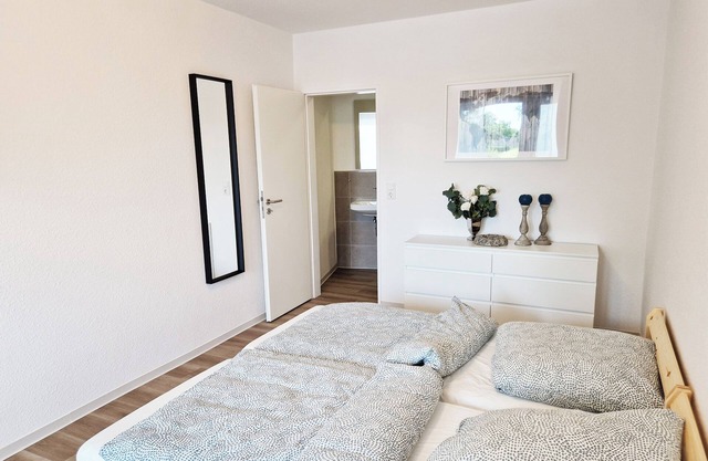 Weser Pension - Zweibettzimmer mit Eigenem Bad Nr. 2