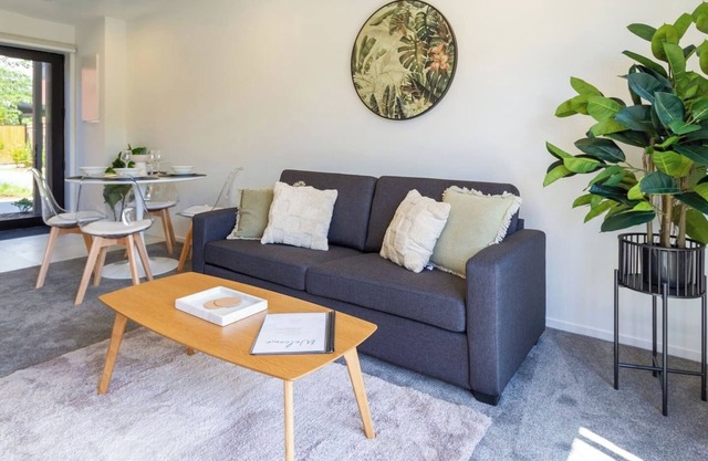 West Auckland Retreat | 2BR Sleeps 4