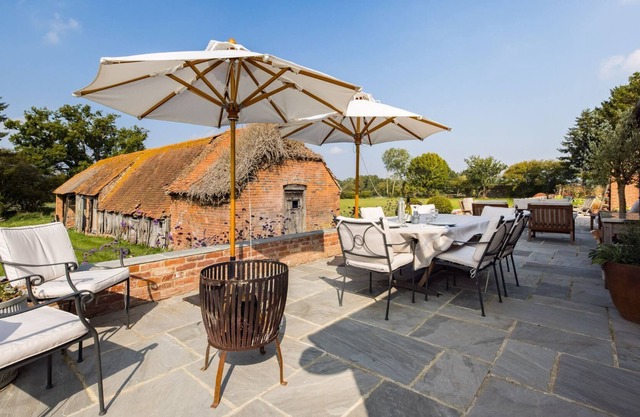 West Berkshire Farmhouse - Luxury Cottages