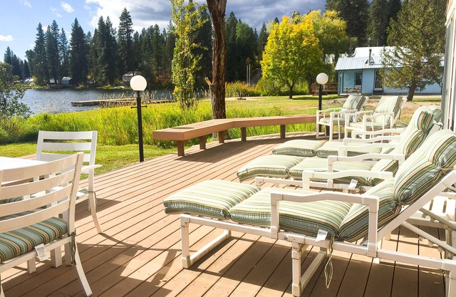 West End Sacheen Beauty! On The Water, Outstanding Views, Amazing Deck And Lawn