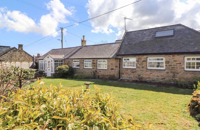 WEST FARM COTTAGE, pet friendly, with open fire in Longhorsley