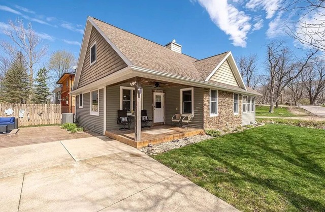 West Lake Escape! Spacious Home 1 Block From Lake