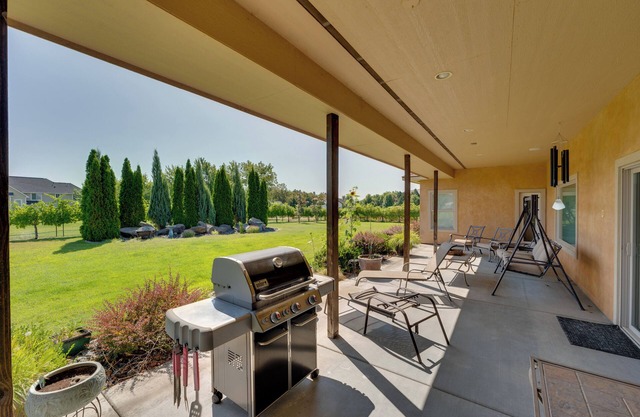 West Richland Home w/Vineyard & Mountain Views!