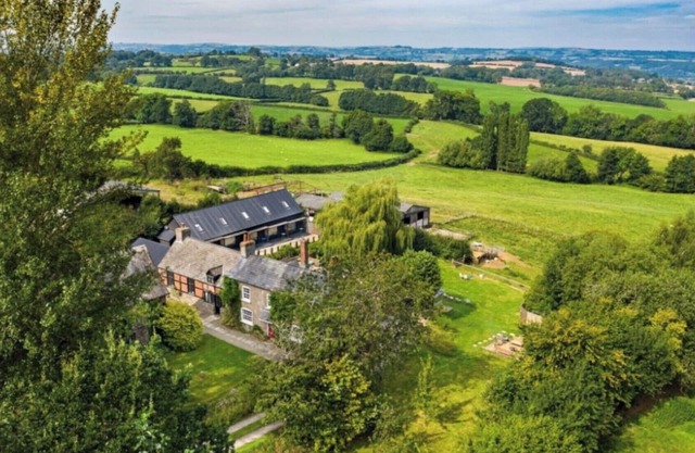 Westbrook Court Hay on Wye HOT TUB! For Groups/Families (21 adults + 5 kids)
