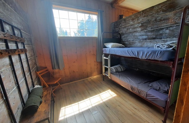 Western dormatory at Ranch Mont-Tremblant CITQ#305173n9 semi-private bedrooms