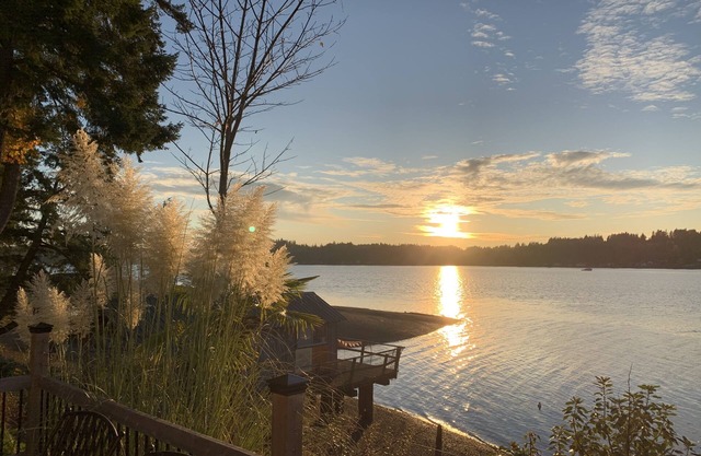 Western facing waterfront property - kids and pets welcome!