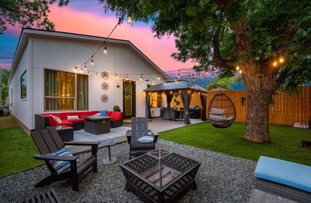 Western Oasis - Chic New 6BR 10-min from Downtown