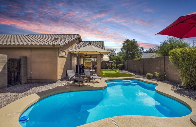 Western vibe 3 BR home with heated pool and sauna