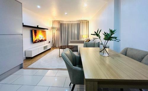 Westferry Deluxe Penthouse