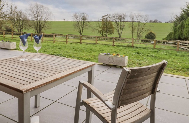WESTFIELD, family friendly, with a garden in Willerby