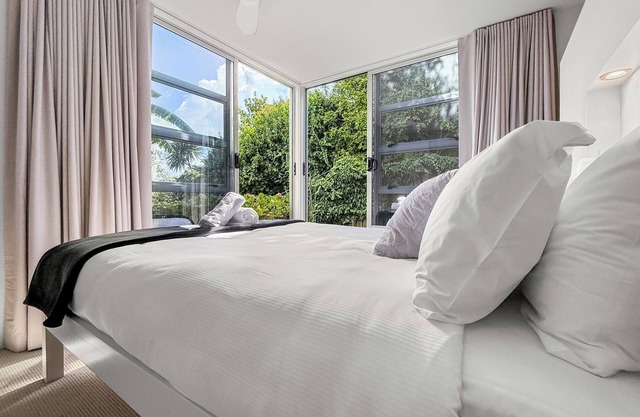 Westmere Wonder l Gorgeous 3 Bed Home inc. View