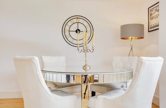Westminster Apartment 2mins Walk to Attractions