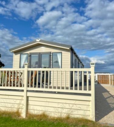 Weston pools lodge