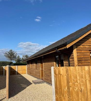 Weston pools Lodge with 6 Bedrooms