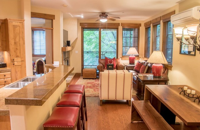 Westridge Condo 10- Fabulous Vacay Digs Near Hiking Trails