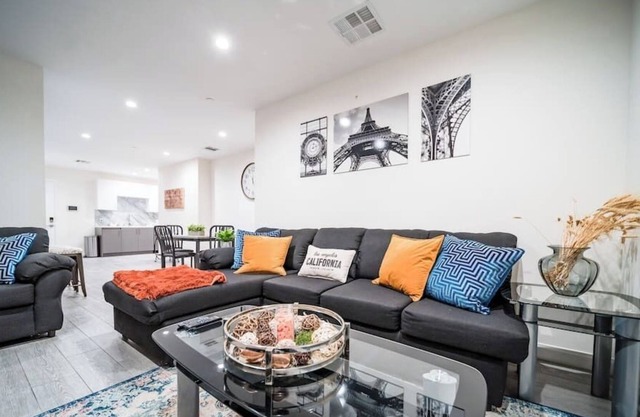 Westside Retreat 3 bed apt near SoFi Stadium/LAX