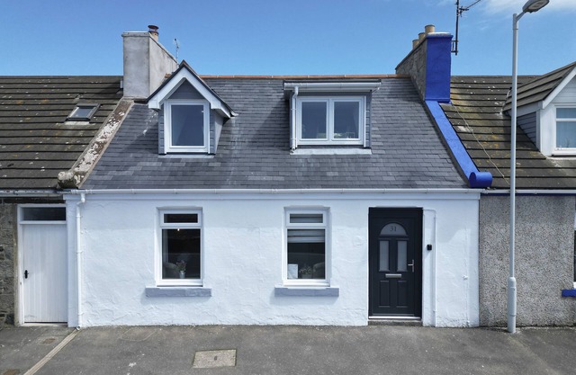 WESTVIEW, family friendly, country holiday cottage in Whithorn