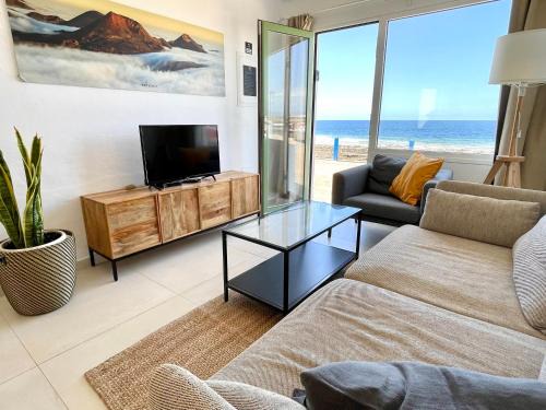 Weybeach1 -shared terrace,ocean view,sea frontline
