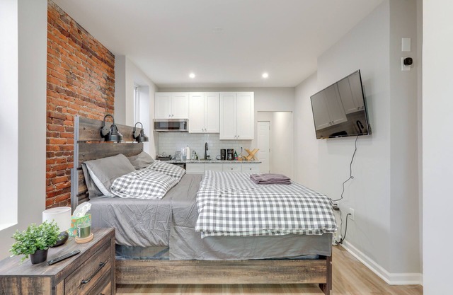 WFH-Friendly Philly Studio Near Fairmount District