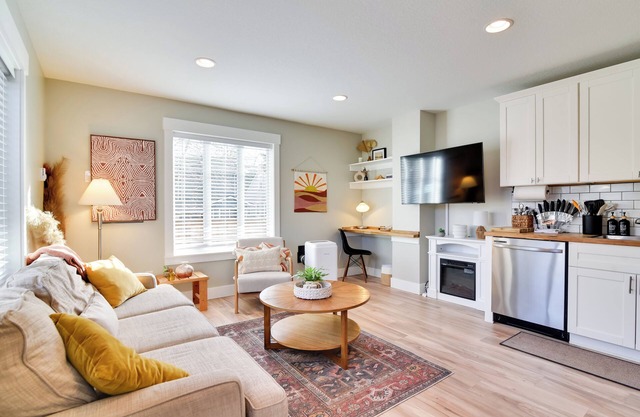 WFH Friendly: Walkable Portland Townhome