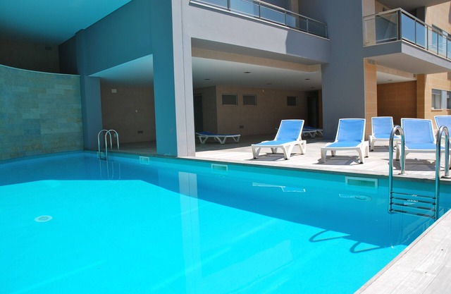 Whale - 3 bedroom apartment with free Wi-Fi and heated pool near the beach